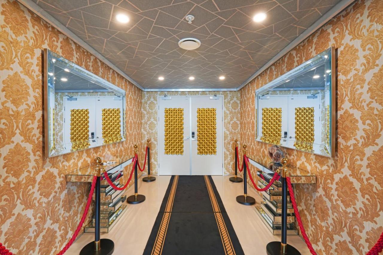 Q1 & - Official Resort 4*