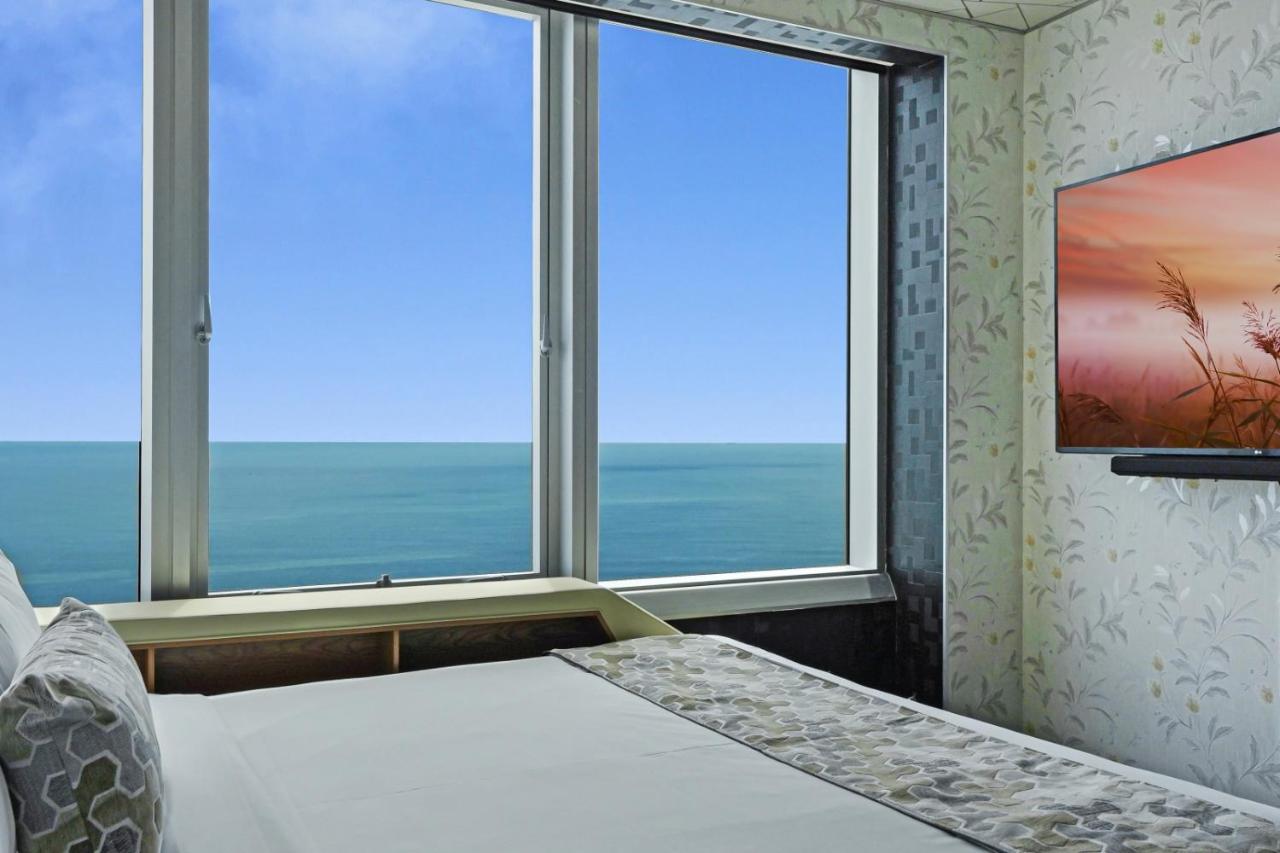 Q1 & - Official Resort 4*